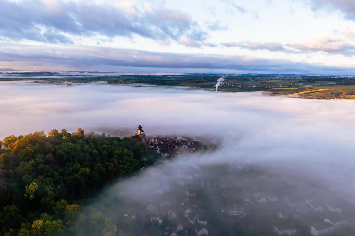 Herrenberg erwacht im Nebel.  Von Alexander Harnisch aus Nufringen.