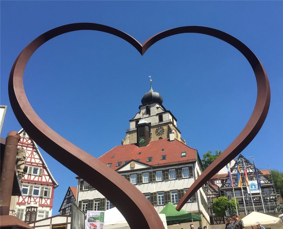 Herrenberger Herzstück – die Stiftskirche samt Rathaus. Von Cornelia Rinkert aus...