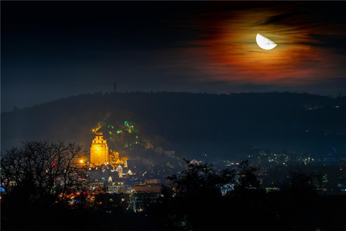 Herrenberger Stiftskirche trifft Halbmond. Von Ruben Reinschmidt aus Jettingen.