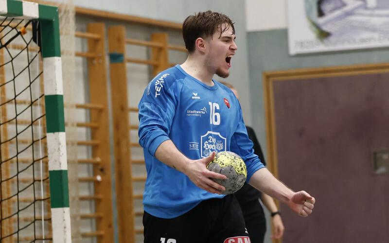 Herrenbergs Torwart Nico Sauer durfte sich für viele starke Aktionen feiern lassen. GB-Foto: Eibner/Jaeger