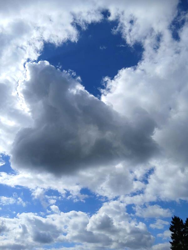 Herzwolke am Himmel.  Von Finn und Lias Aichele aus Deckenpfronn.