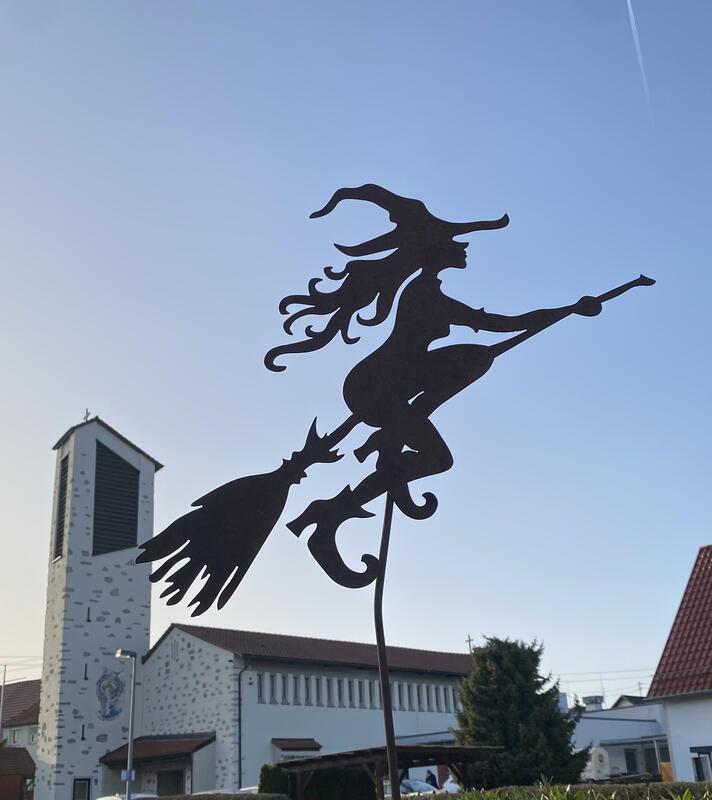 Hexenalarm! Oberjesinger Schnaihex am Kuppinger Himmel gesichtet.  Von Rainer Br...