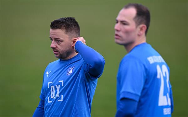 „Hier gar nichts mitzunehmen, geht eigentlich nicht“: SG-Spielertrainer Kevin Hartmann kann das Spielende in Tübingen nur schwer nachvollziehen. Foto: Markus Ulmer