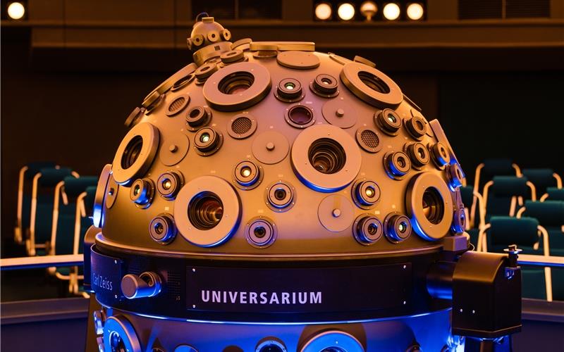 „Gäubote“-Familien-Tour: Das Einmaleins der Sterne Hightech bringt den Besuchern des Planetariums das Weltall näher. GB-Foto: Planetarium Stuttgart