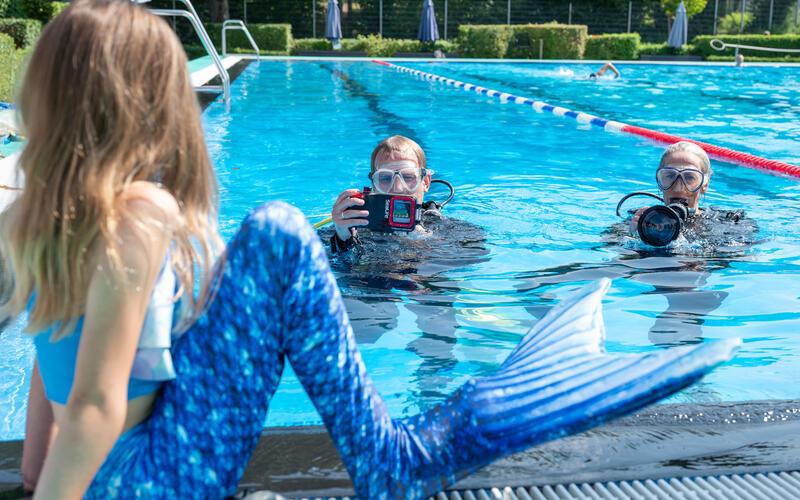 Hilmar Adler (links) und Johanna Werninghausen betätigten sich als Unterwasserfotografen. GB-Foto: Vecsey