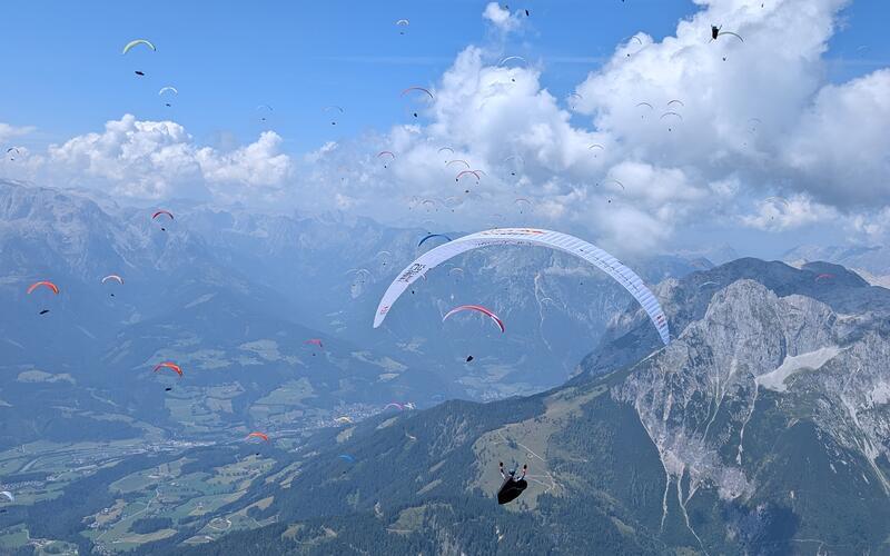 Hoch oben in der Luft fühlt sich Jonathan Kalmbach wohl. GB-Fotos: gb