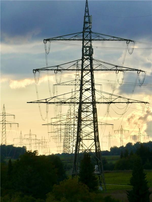 Hochspannende Aussicht …  Von Roland Dieter Wolf aus Nufringen.