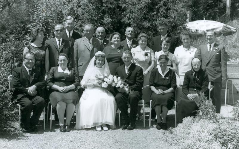 Hochzeit mit Hanna Bruckner im Jahr 1961 (vorne rechts: Großmutter Sidonie Sayer). GB-Fotos: gb