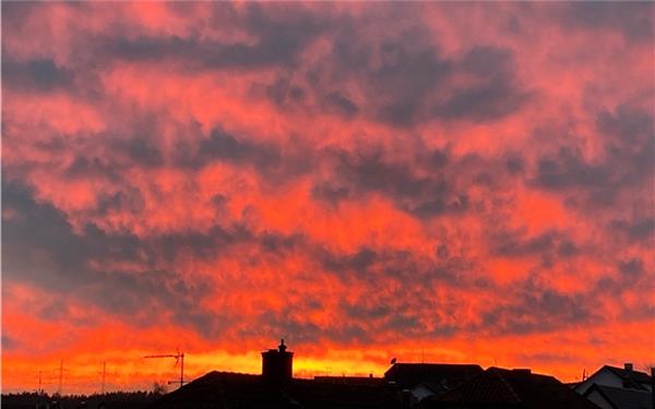Höllisches Wolken-Inferno