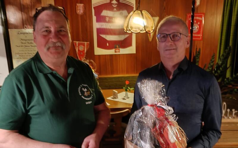 Holger Leipersberger mit Ehrenmitglied Heinz Maier (rechts). GB-Foto