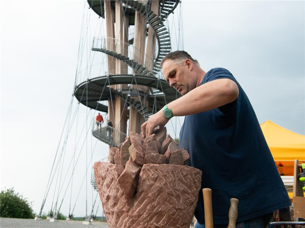 Howard Schwämmle  Bildhauersymposium am Schönbuchturm 6 / 2019 Foto: Schmidt