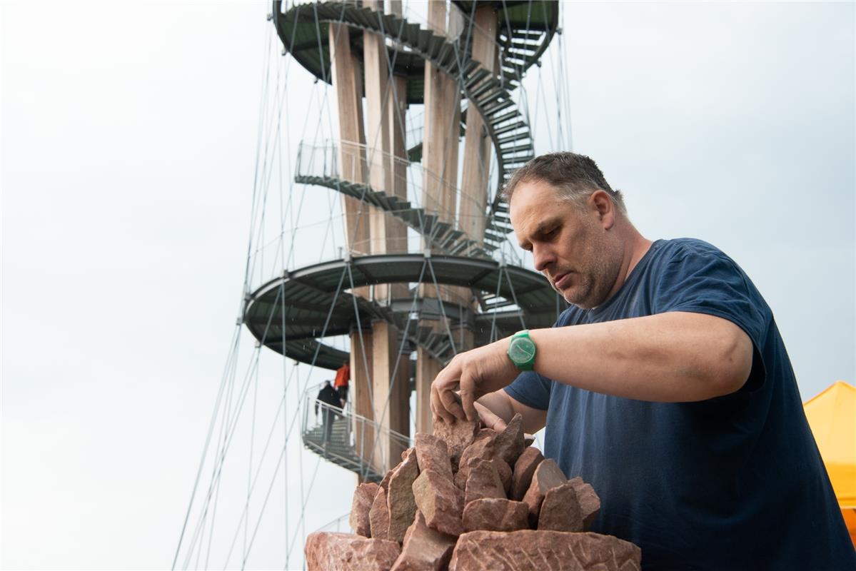 Howard Schwämmle  Bildhauersymposium am Schönbuchturm 6 / 2019 Foto: Schmidt