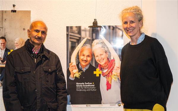Hussain Sarfraz und Gisela Grandinetti aus dem Herrenberger Kulturamt lernen die jeweilige Kultur kennen und schätzen.GB-Foto: Nüssle