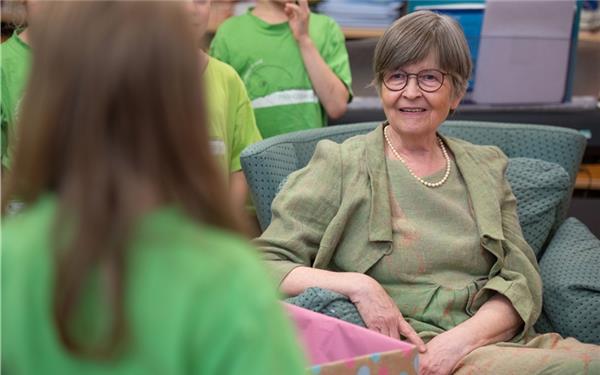 „Ich bin gerührt“, gestand Dorothee Fauteck angesichts der vielen warmen Worte und Darbietungen der Schüler zu ihrem Abschied. GB-Foto: Vecsey