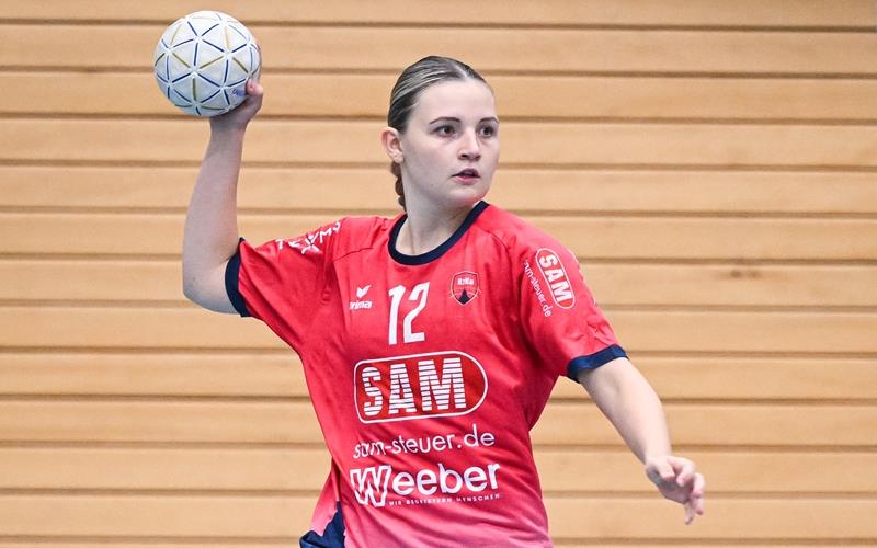 Ihr Einsatz ist beim morgigen Auswärtsspiel bei der HSG Bargau/Bettringen noch fraglich: Sina Venth laboriert an einer Oberschenkelverletzung.GB-Foto: Ulmer