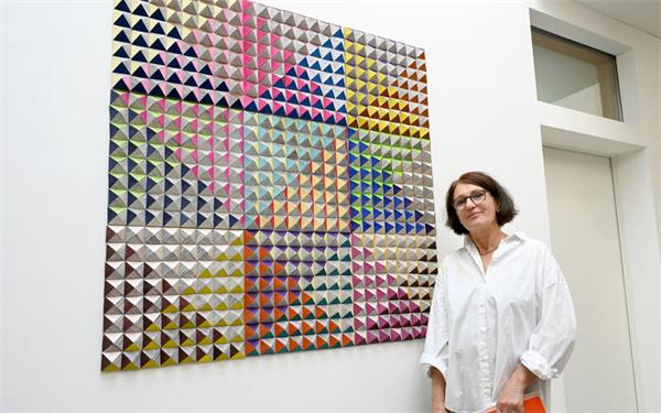 Ihre Kunst stellt Ulrike Sárvári in Reusten im Steinbruch aus. GB-Foto: Holom