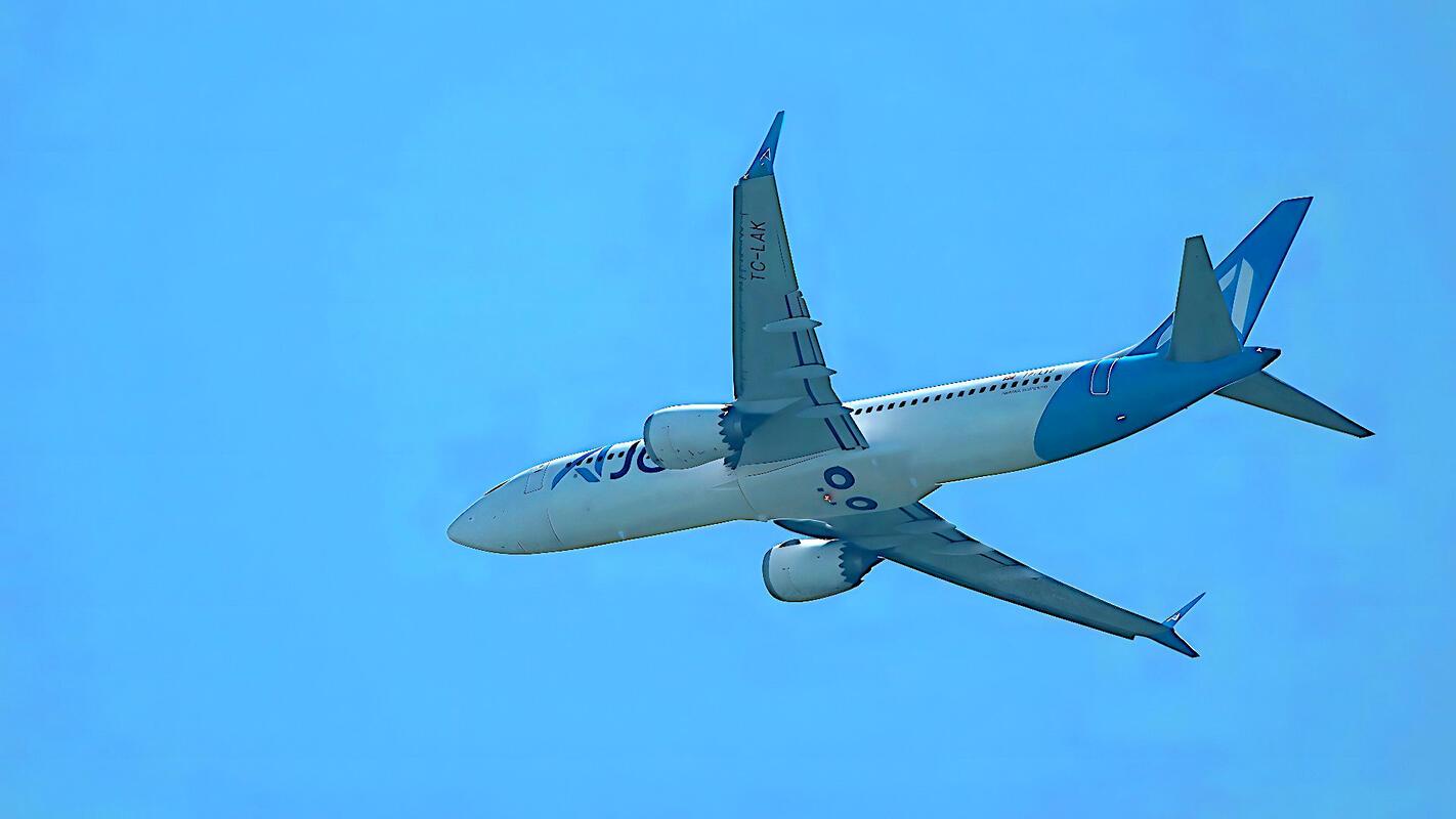 Im Anflug über der Krebsbachaue zum Flughafen Leinfelden-Echterdingen.  Von Roma...