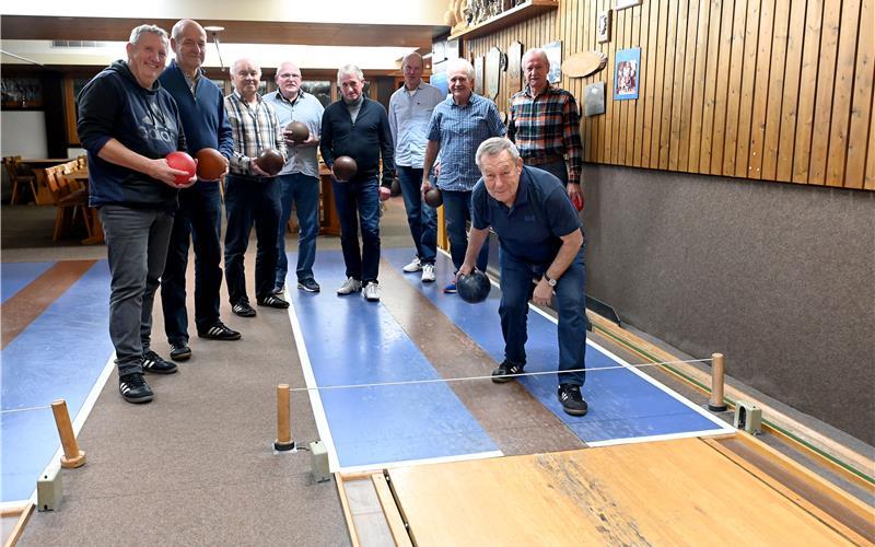 Im „Botenfischer“ in Herrenberg frönen die „Montagskegler“ aus Nufringen allwöchentlich ihrem Hobby. GB-Foto: Holom