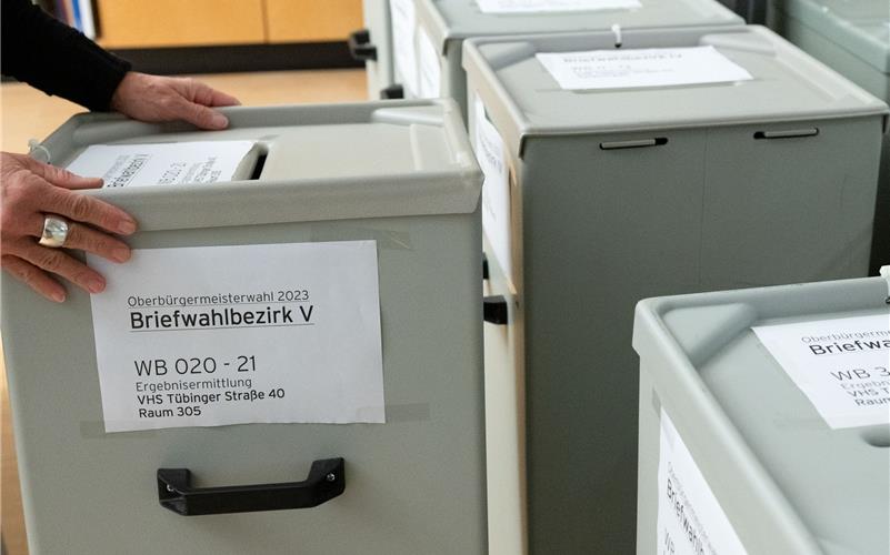 Im Bürgeramt warten die Wahlurnen auf ihren Einsatz – auch für die Briefwahl.GB-Foto: Vecsey