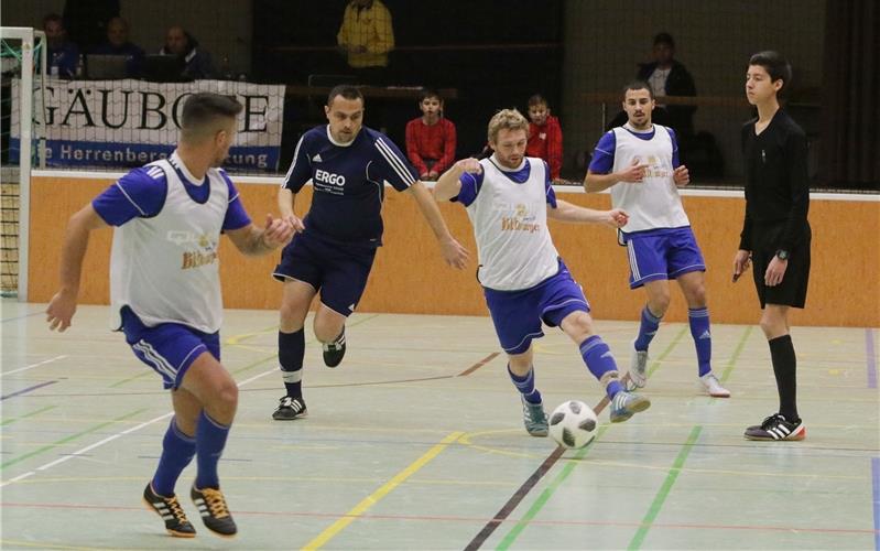 Der FuPa-Cup legt eine Zwangspause ein Im Endspiel des letztjährigen FuPa-Cups in Nufringen besiegte der SV Rohrau (weiß) den VfL Oberjettingen GB-Foto (Archiv): Bäuerle