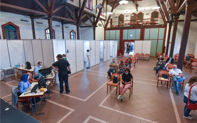 Herrenberger Mehrzweckhalle wird ab Dezember zum Impfzentrum Im Frühjahr wurde in der Alten Turnhalle ein Impfzentrum eingerichtetGB-Foto (Archiv): Vecsey