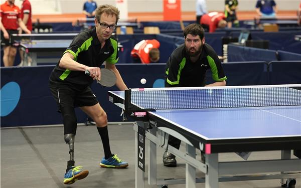 Im Glaspalast gehen Athleten mit vielen unterschiedlichen Handicaps an die Tische. GB-Foto