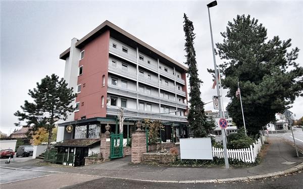 Ins legendäre Mönig ziehen Flüchtlinge