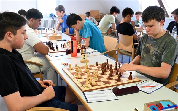 Im Klosterhof galt es am Samstag, den richtigen Schachzug zu finden. GB-Foto: Holom