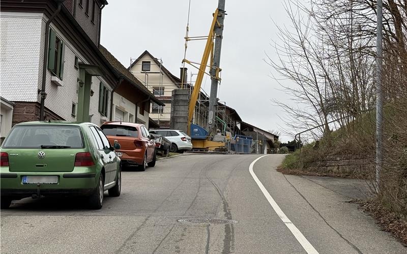 Im Schönbronner Weg in Wildberg soll die Schulwegsituation mit einem Schutzgeländer verbessert werden. GB-Foto: Priestersbach