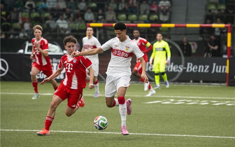 Im Süd-Gipfel hatte der VfB Stuttgart (rechts) in der Vorrunde mit 3:1 gegen den FC Bayern München die Nase vorn. GB-Foto: Schmidt