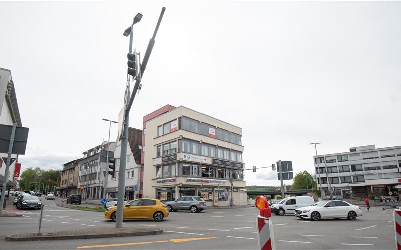 Im Zuge der Modellstadtmaßnahmen sollte auch der Verkehr in Herrenberg flüssiger fließen – dass dies gelungen ist, darüber streiten sich die Geister. Immer wieder beklagen Bürger und Gemeinderäte eine fehlende grüne Welle. Nur: Um die ging es der Stadtverwaltung im Zuge der Maßnahmen auch nie. Verbesserungen sieht sie trotzdem gegenüber früheren Zeiten. GB-Fotos: Vecsey