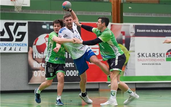 Im allerletzten Spiel für die HSG Böblingen/Sindelfingen bei den TSF Ditzingen glänzte Urs Bonhage (am Ball) noch einmal mit neun Toren. GB-Foto: Eibner/Lars Neumann