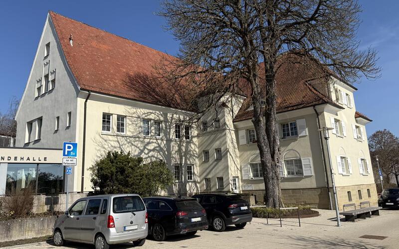 Im alten Mötzinger Schulgebäude könnte die Grundschulbetreuung in den kommenden Jahren räumlich erweitert werden.  GB-Foto: Priestersbach