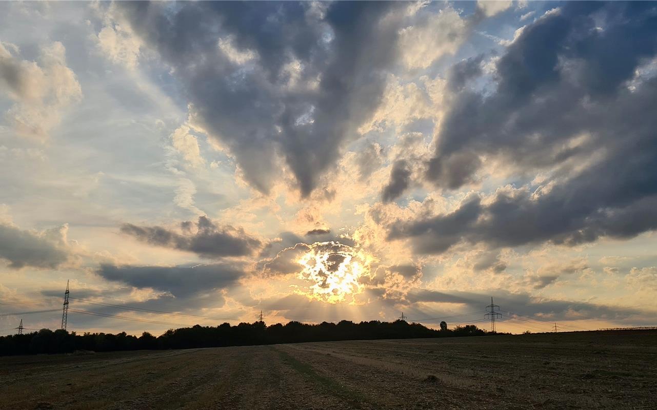 Imposanter Sonnenuntergang in Bondorf. Von Ivonne Wetzstein aus Bondorf.