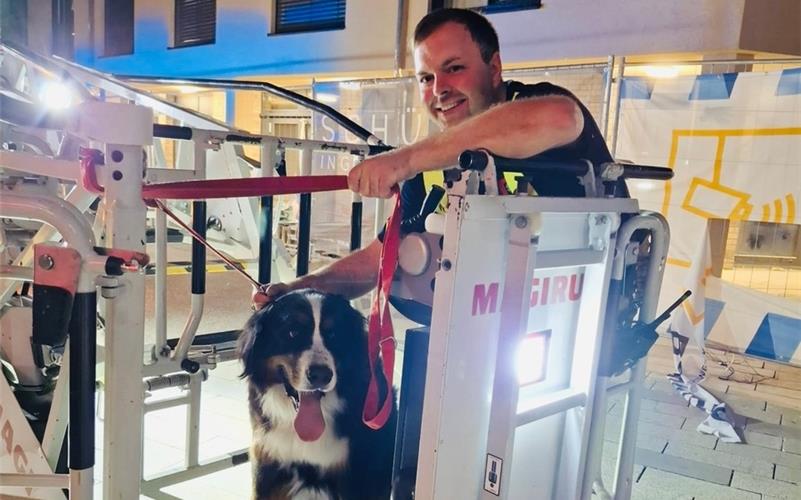 In Böblingen: Hunderettung über die Drehleiter aus 20 Metern Höhe. GB-Foto: Feuerwehr Böblingen