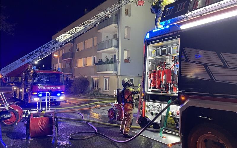 Feuer greift von Mülleimern auf Fassade über In Böblingen entstand ein hoher Sachschaden. GB-Fotos: SDMG/Dettenmeyer