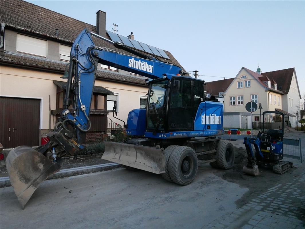 In Deckenpfronn bekommt sogar das Baufahrzeug Nachwuchs, stellt Guido Betz fest.