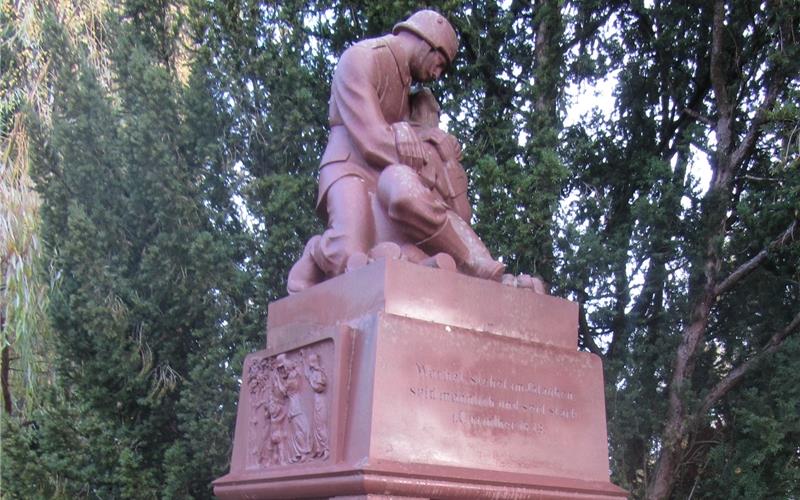 In Gültstein wird am Ehrenmal vor dem „Alten Friedhof“ gedacht. GB-Foto (Archiv): gb