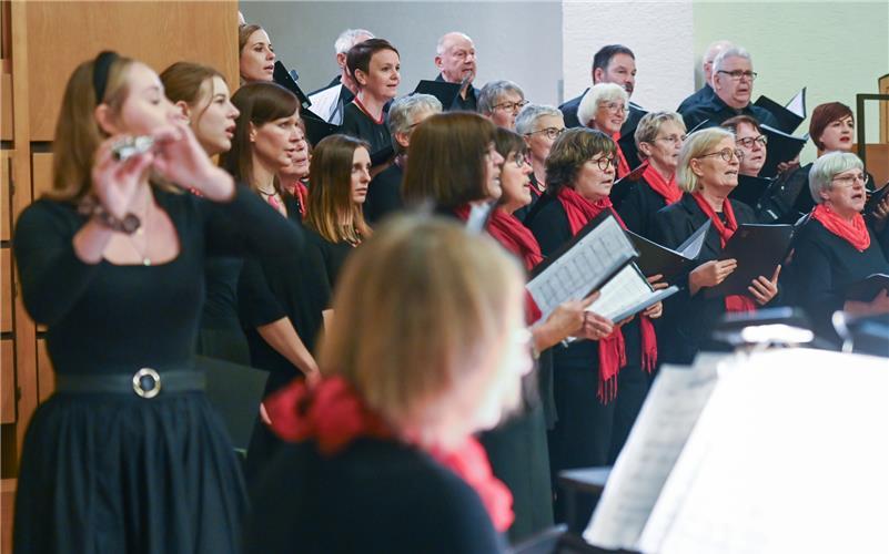 In Oberjettingen wurde am Sonntag zum Herbstkonzert gebeten – ein „voller“ Erfolg, so Dirigent Andreas Faller. GB-Foto: Vecsey