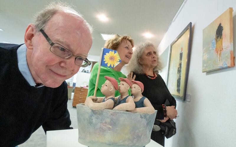 In Skulpturen, Gemälden und noch anderen Kunstformen setzt sich eine aktuelle Ausstellung des Kunstvereins mit dem Thema „Mensch und Raum“ auseinander. GB-Foto: Vecsey