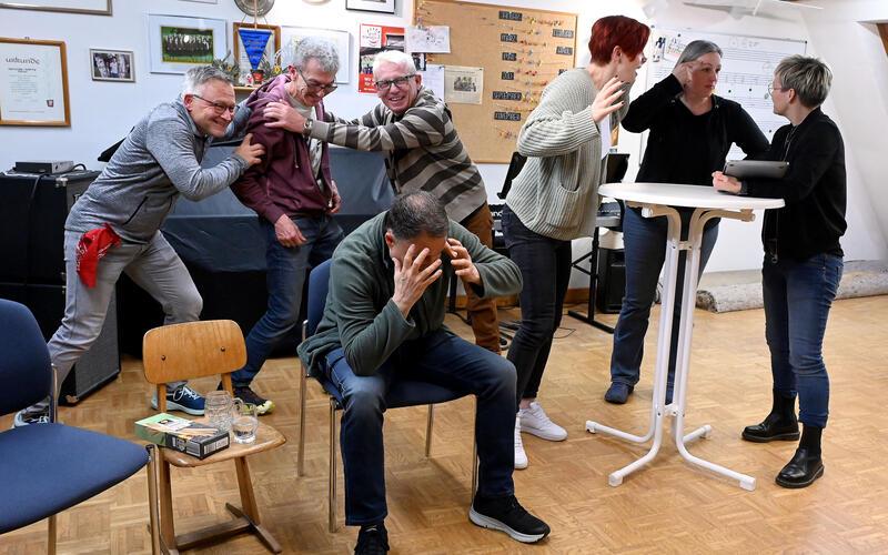 In der Komödie geht es um Frauen in Führungspositionen GB-Foto: Holom