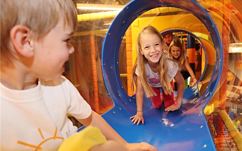 „Gäubote“-Familien-Tour: Das eigene Brettspiel entwerfen und basteln In der Ravensburger Kinderwelt kommt keine Langeweile auf. GB-Foto: gb