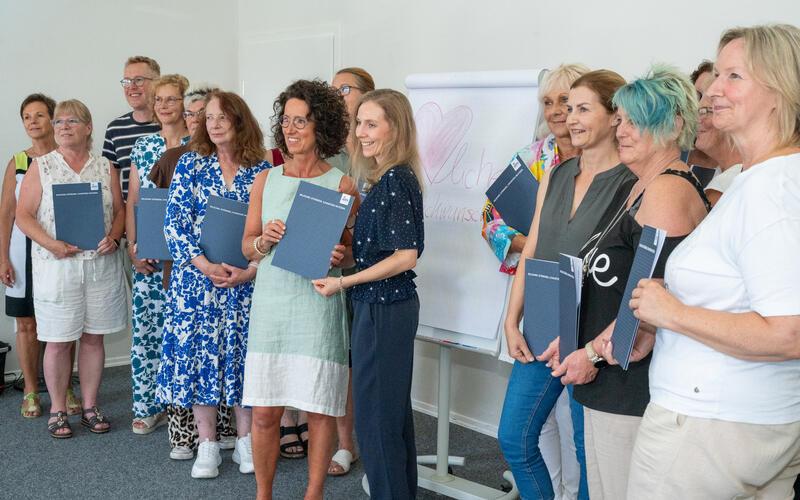 In der Unterjettinger Grundschule erhielten künftige Betreuungskräfte ihre Zertifikate.GB-Foto: Vecsey