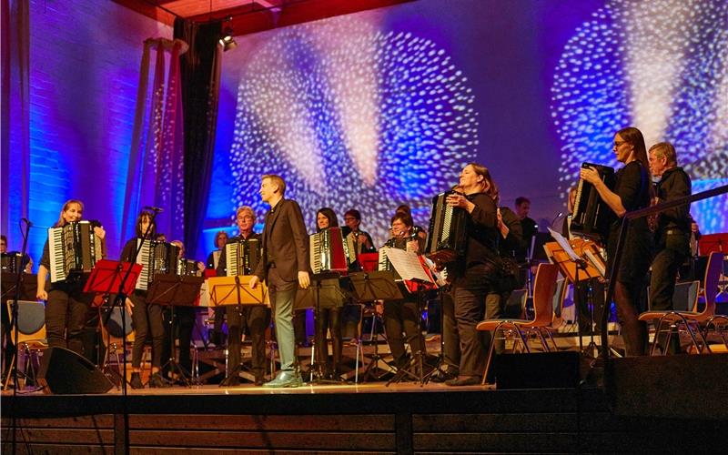 In der Wiesengrundhalle geben die Orchester des HHC Nufringen am Sonntag, 19. November, ein Konzert. Im Gewinntopf liegen fünfmal zwei Eintrittskarten. GB-Foto: gb