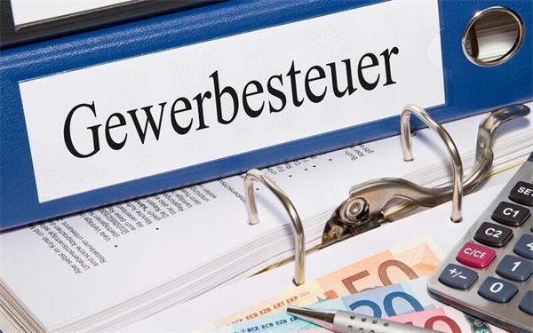 Innerhalb der vergangenen zehn Jahre hat die Gemeinde einen deutlichen Zuwachs an Gewerbesteuereinnahmen verzeichnet. Auch die Einkommensteuereinnahmen sind gestiegen. GB-Foto: DOC RABE Media – Stock Adobe