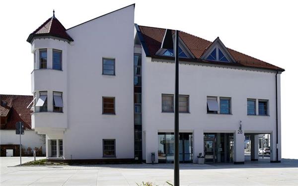 Ins Nufringer Rathaus zieht Mitte Februar ein neuer Bürgermeister ein. Da Simon Speiser als einziger Kandidat antritt, kann man davon ausgehen, dass der FL-Gemeinderat der Nachfolger von Ingolf Welte wird.GB-Fotos (Archiv): Holom/Bäuerle/gb