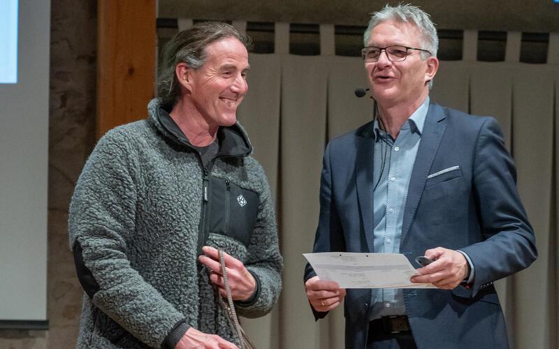 International aktiv: Wolfgang Raible links neben Bürgermeister Bernd Dürr, Milia Kußmaul und Viktoria Heilig. GB-Fotos: Vecsey