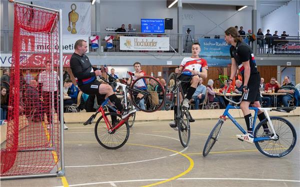 Ist der RV Gärtringen ein Kandidat für die Bundesliga-Spitzengruppe? Jannes Müller (Mitte) und Simon Becker beim Dreikönigsturnier in der Schwarzwaldhalle. GB-Foto: Schmidt