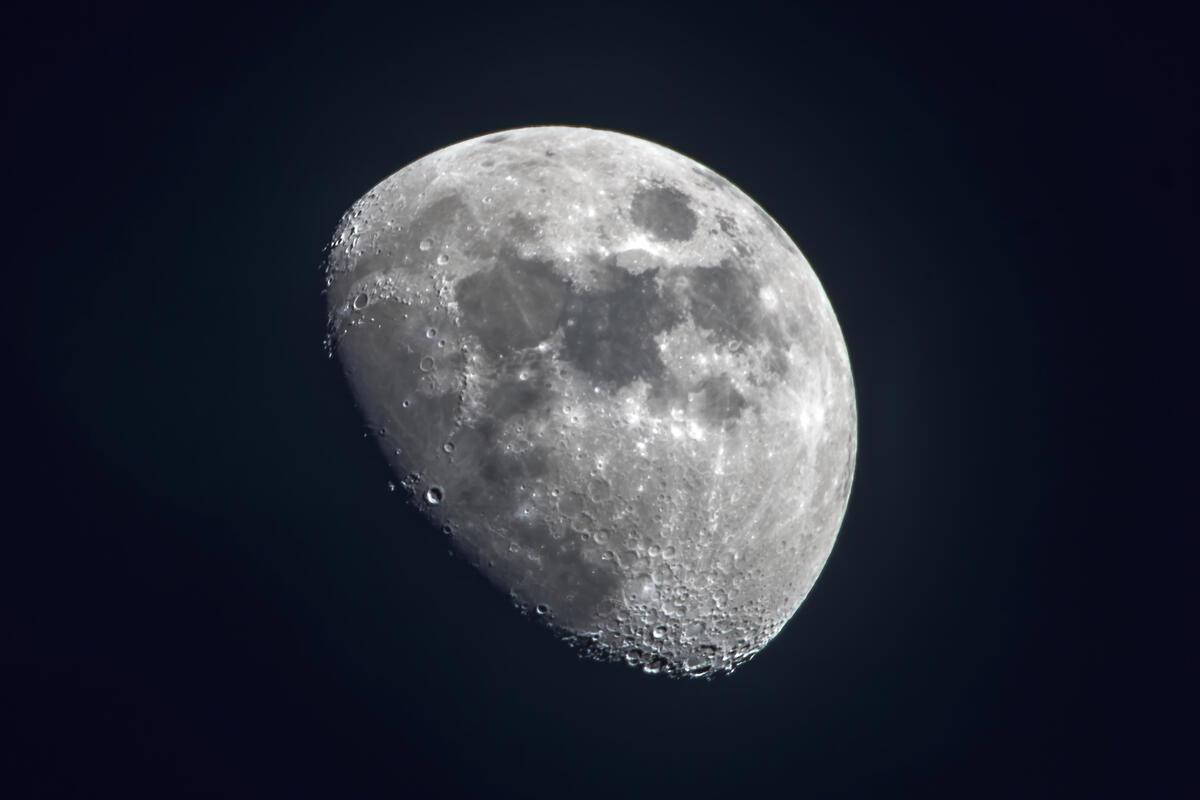 Ja wo wohnt er denn jetzt genau, der Mann im Mond?  Von Roman Pohl aus Gärtringe...