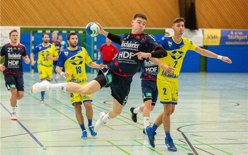 Janne Böhm (SG H2Ku Herrenberg) hat bei diesem Tempogegenstoß freie Bahn GB-Foto: Drofitsch/Eibner